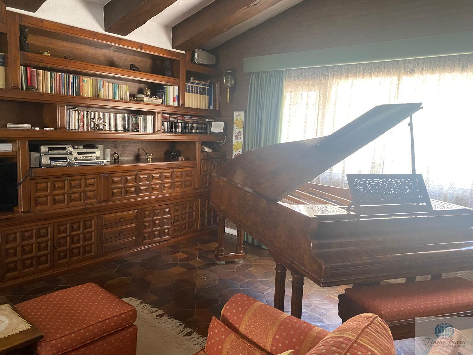For sale of chalet in Fuengirola