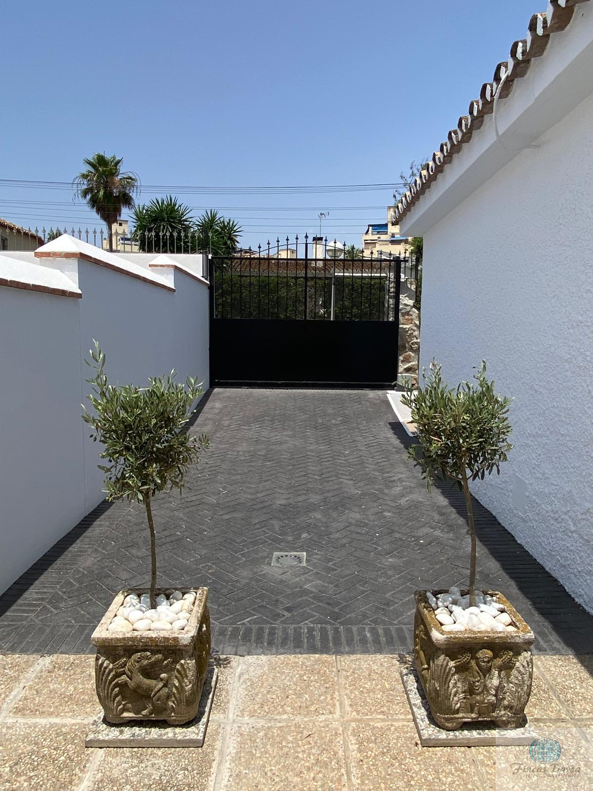 For sale of chalet in Fuengirola