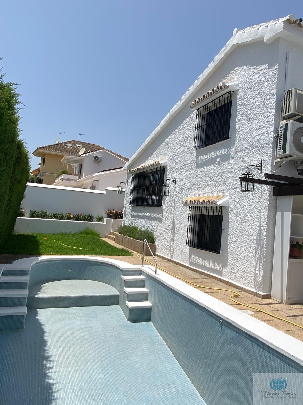 For sale of chalet in Fuengirola