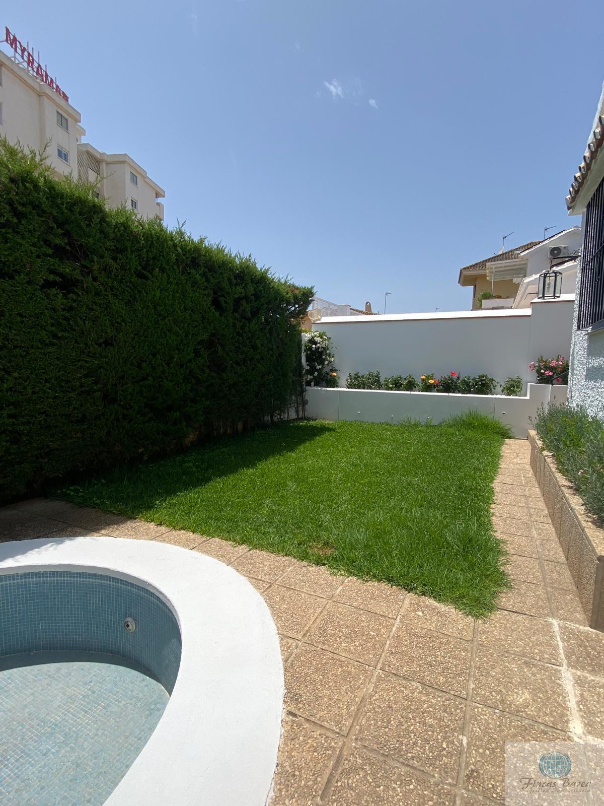 For sale of chalet in Fuengirola