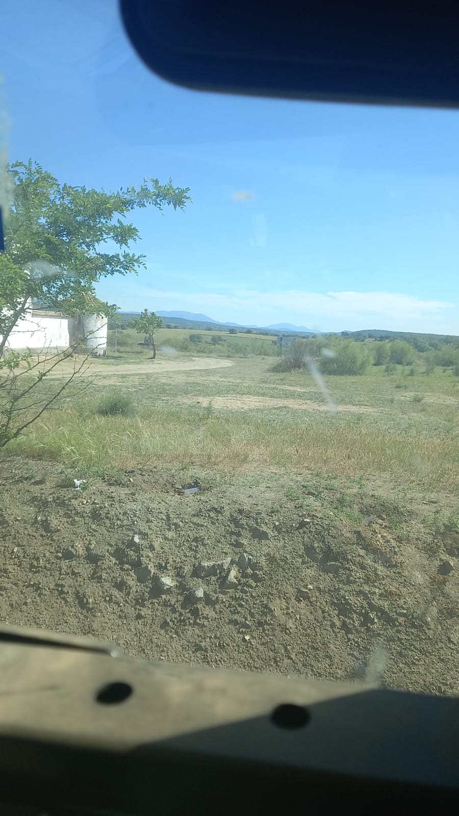 Myynti
 from
 maasto
 sisään

 Aljucén