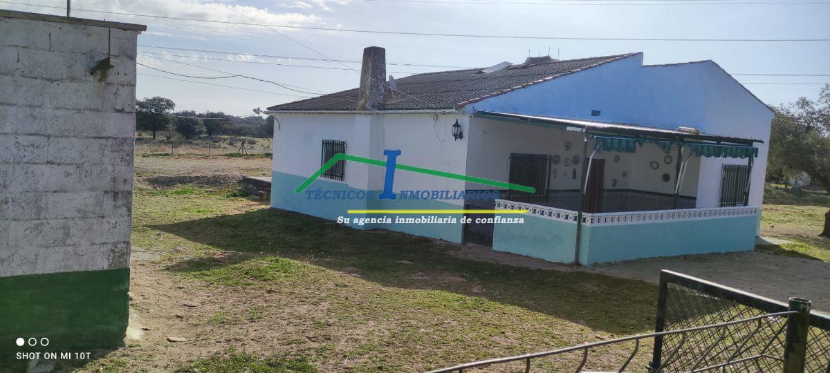 For sale of chalet in Mérida