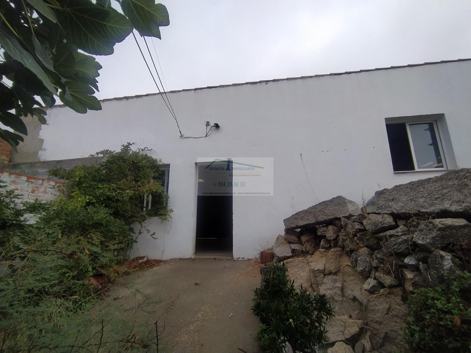 For sale of house in Esparragalejo