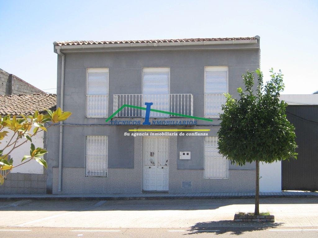 For sale of house in Mirandilla