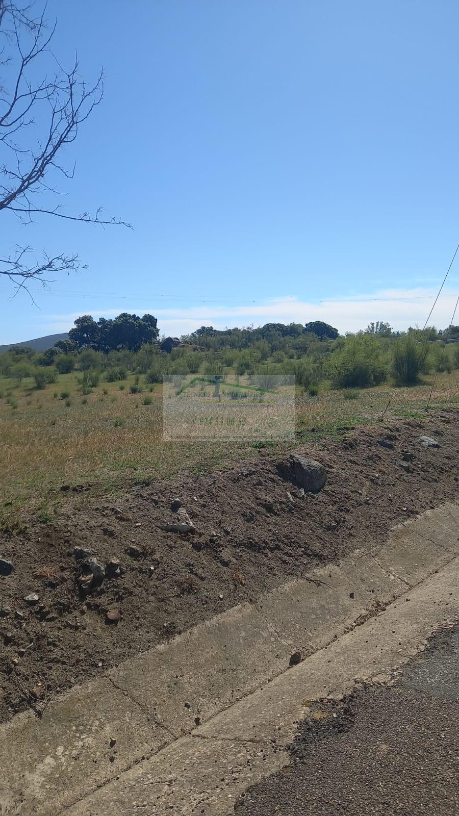 For sale of land in Aljucén