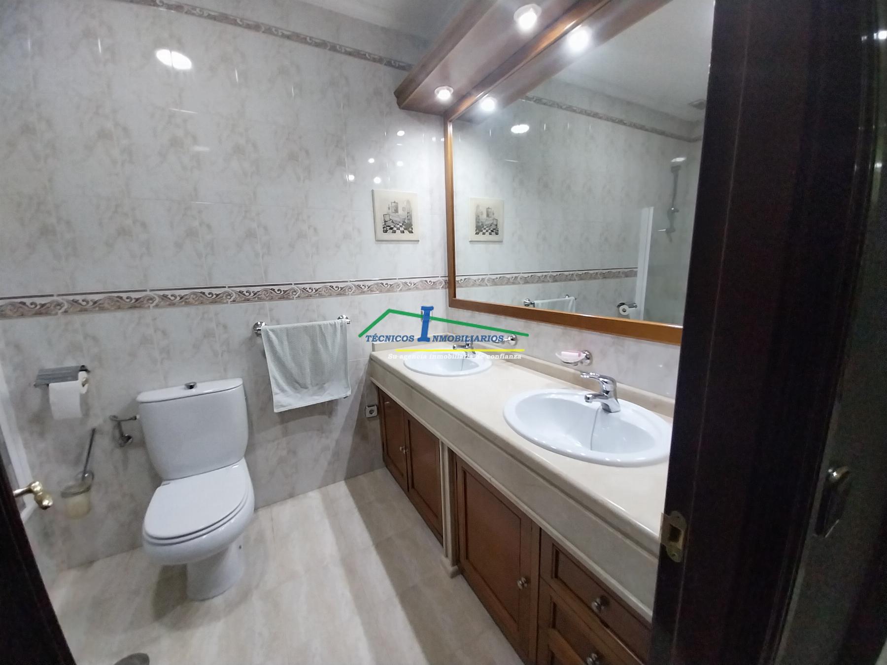 Suite bathroom