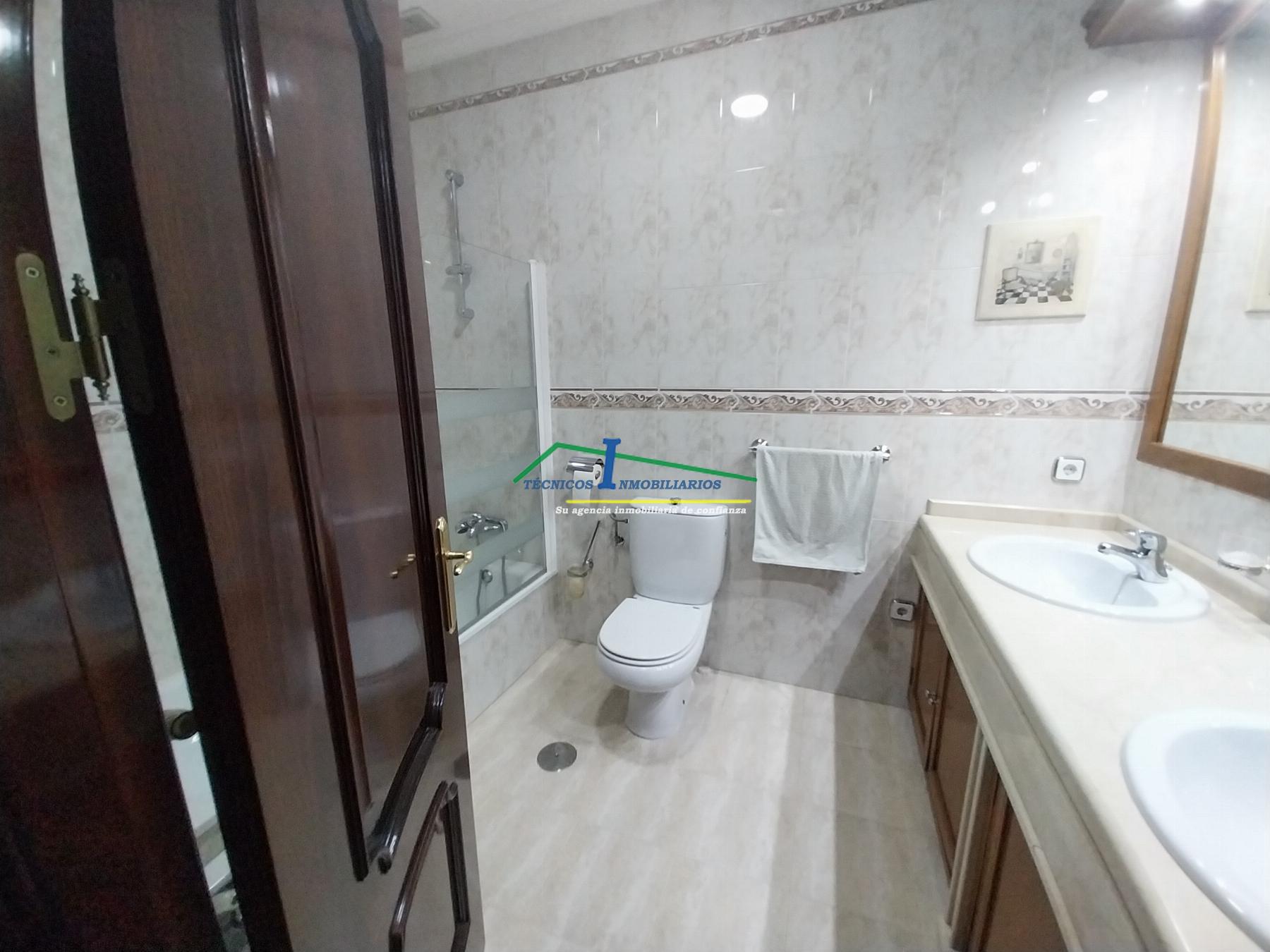 Suite bathroom
