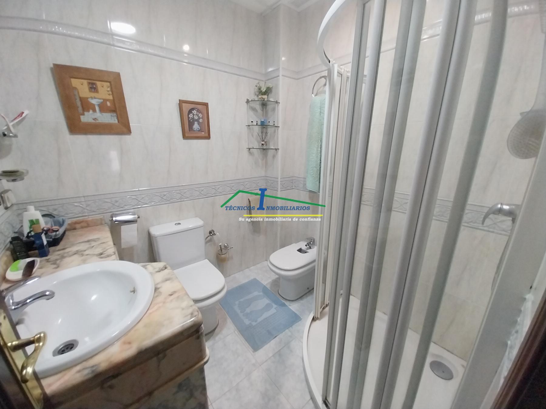Suite bathroom