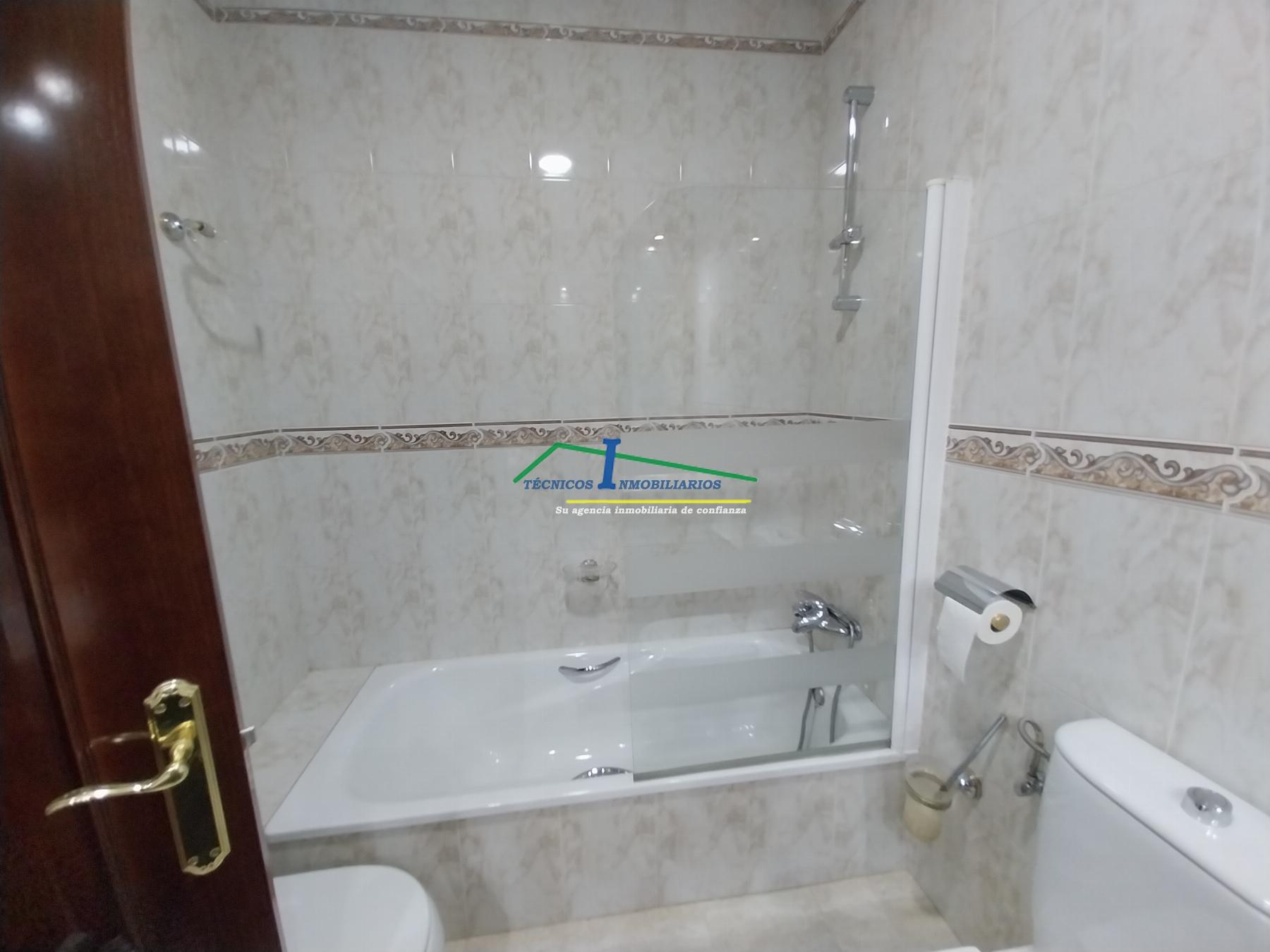 Suite bathroom