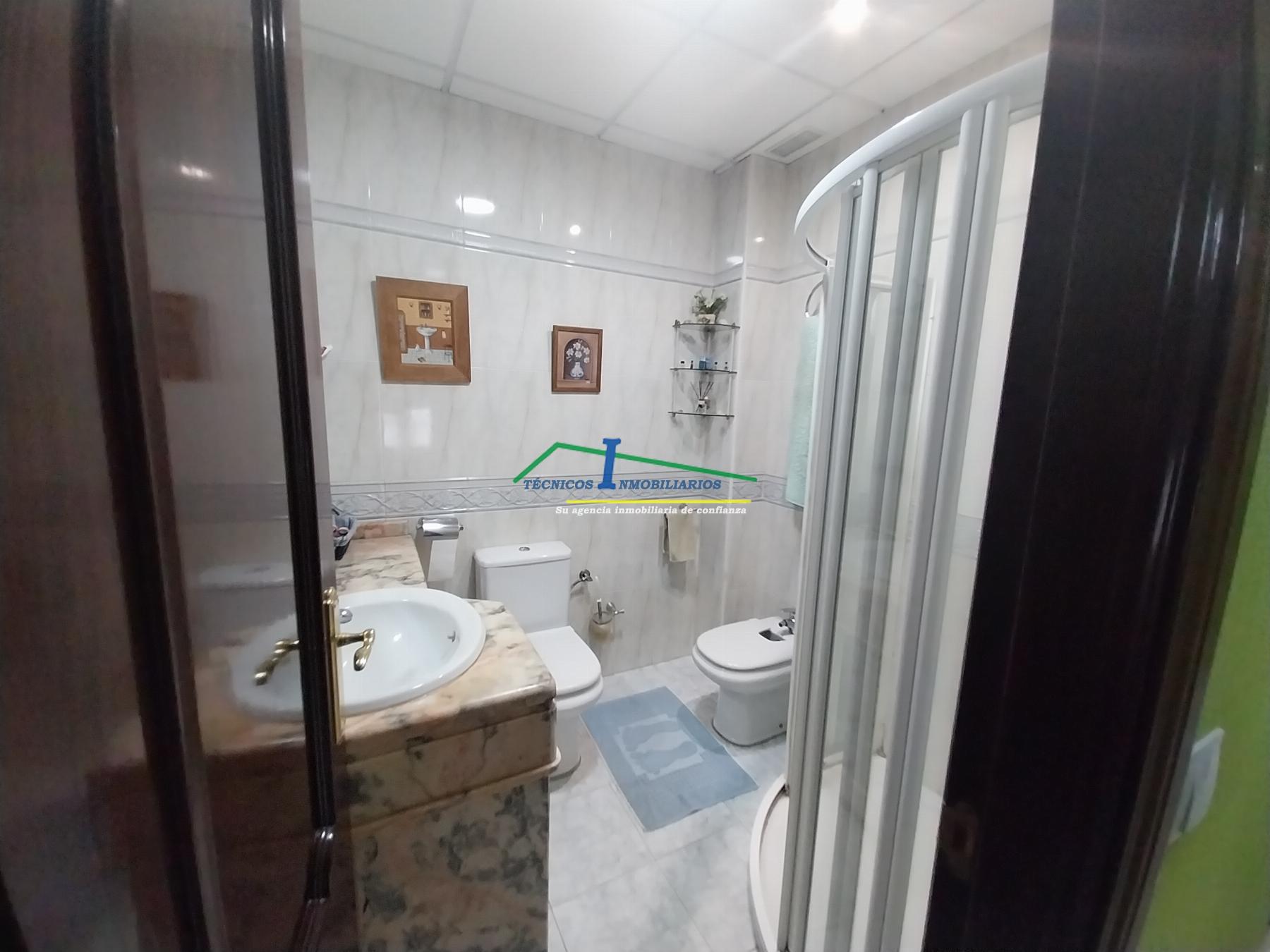 Suite bathroom