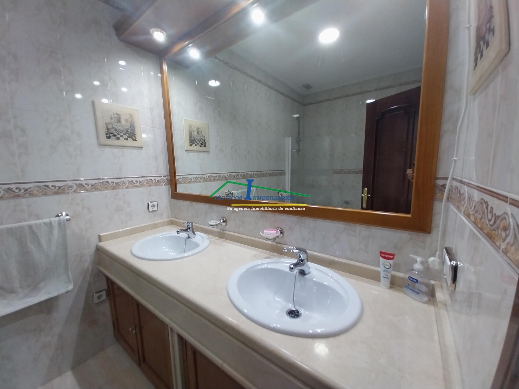 Suite bathroom