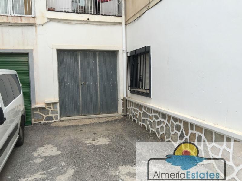 For sale of flat in Vélez-Rubio
