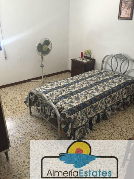 For sale of house in Vélez-Rubio