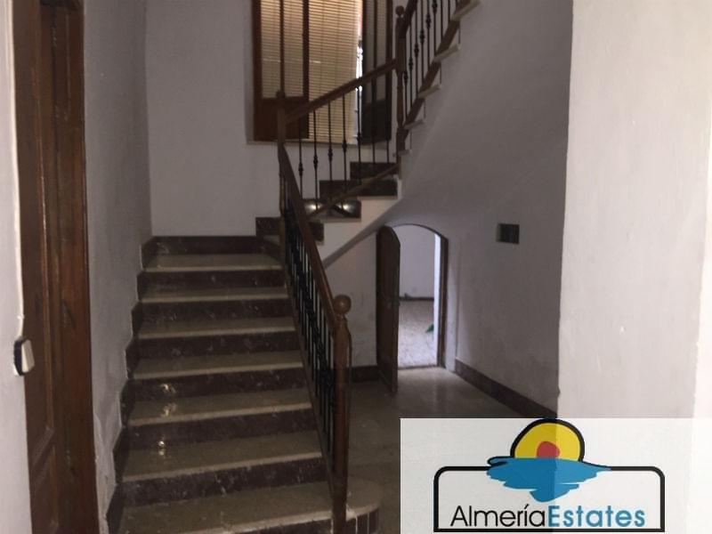 For sale of house in Vélez-Rubio