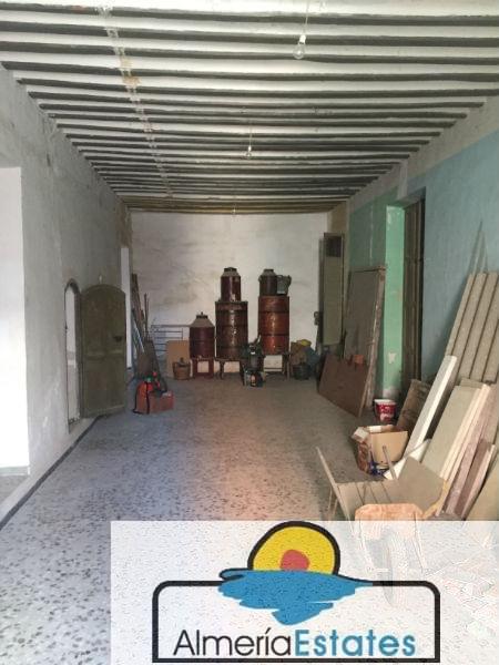 For sale of house in Vélez-Rubio