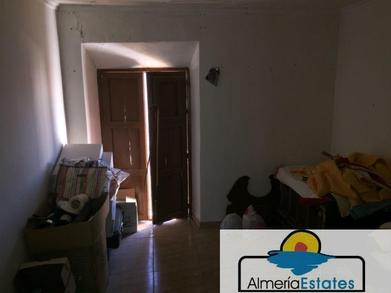 For sale of house in Vélez-Rubio