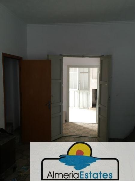 For sale of house in Vélez-Rubio