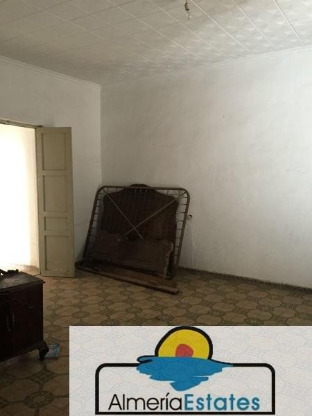 For sale of house in Vélez-Rubio