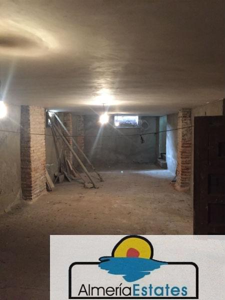 For sale of house in Vélez-Rubio