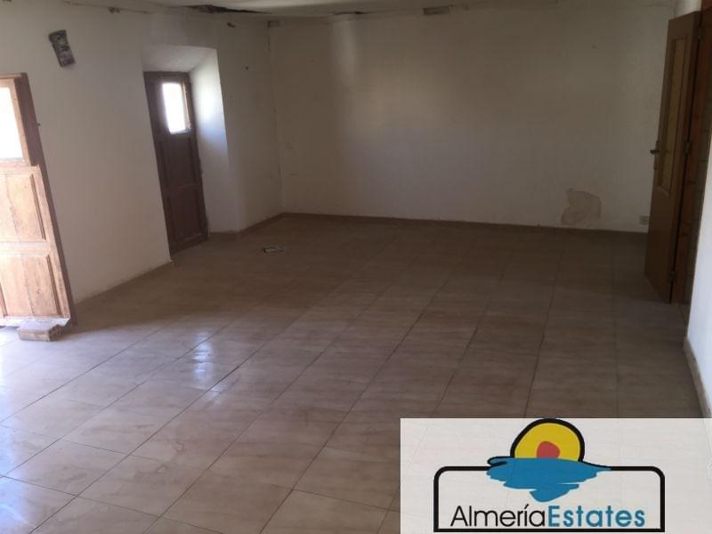 For sale of house in Vélez-Rubio
