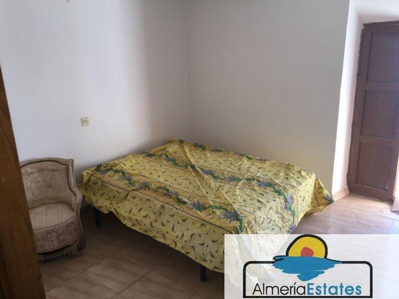 For sale of house in Vélez-Rubio