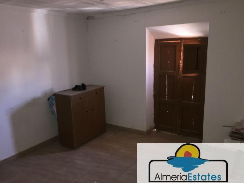 For sale of house in Vélez-Rubio