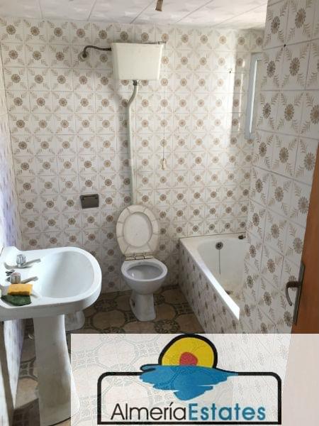 For sale of house in Vélez-Rubio