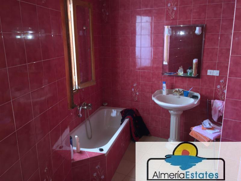 For sale of house in Vélez-Rubio