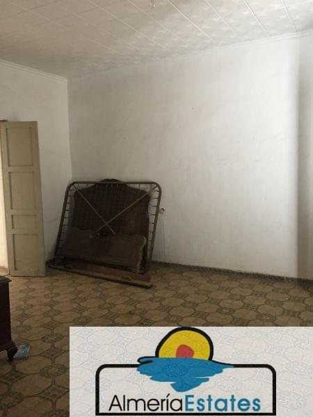 For sale of house in Vélez-Rubio