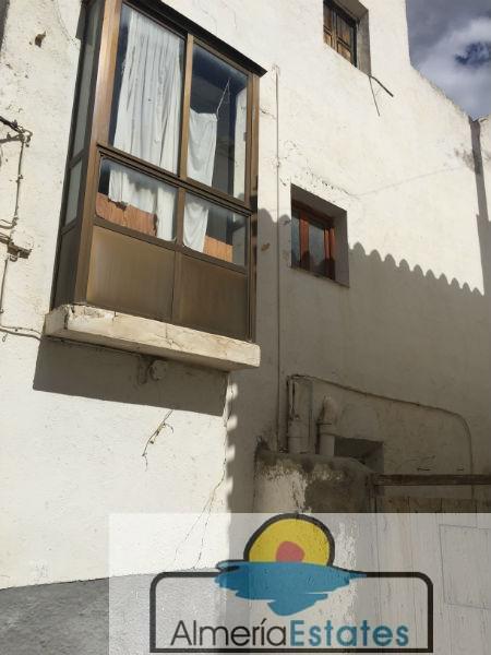 For sale of house in Vélez-Rubio