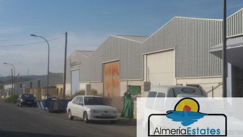 Venta de local comercial en Cantoria