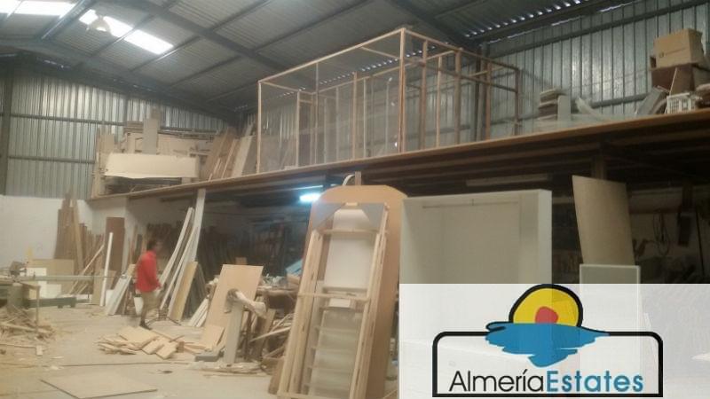 Venta de local comercial en Cantoria