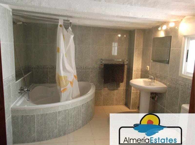For sale of house in Vélez-Rubio