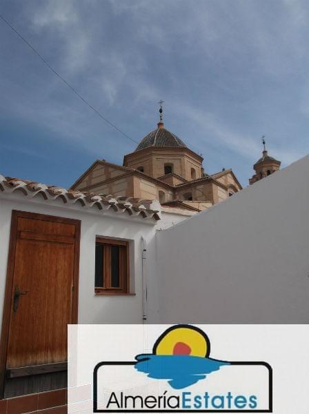 For sale of house in Vélez-Rubio