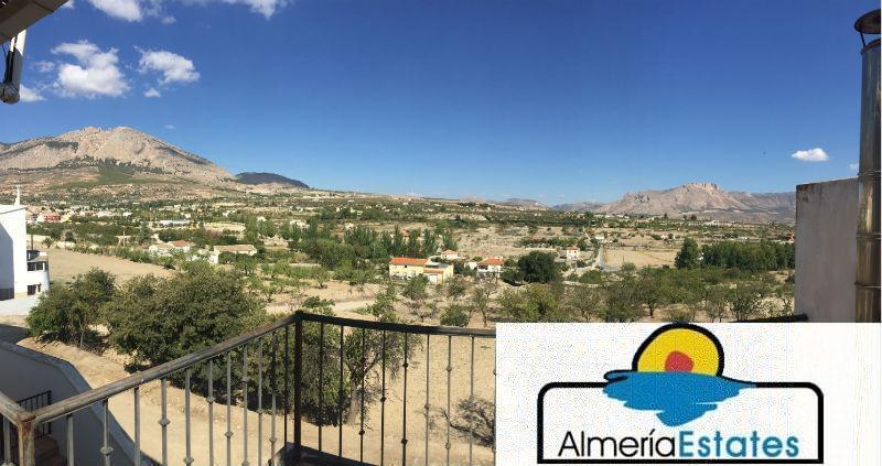 For sale of house in Vélez-Rubio
