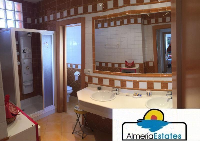For sale of house in Vélez-Rubio