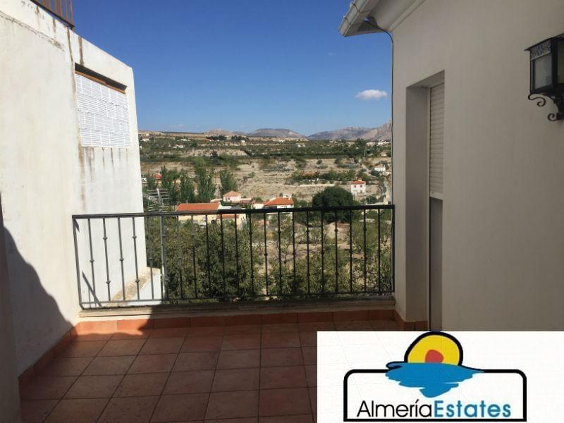 For sale of house in Vélez-Rubio