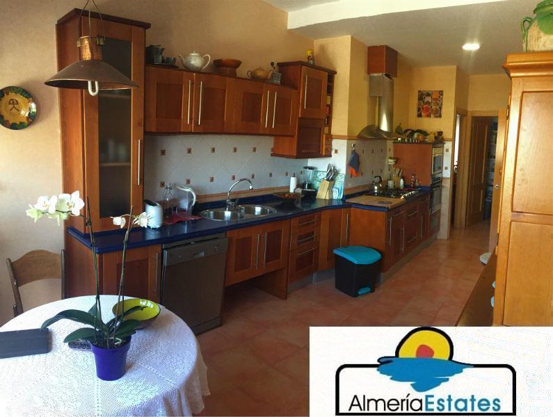 For sale of house in Vélez-Rubio