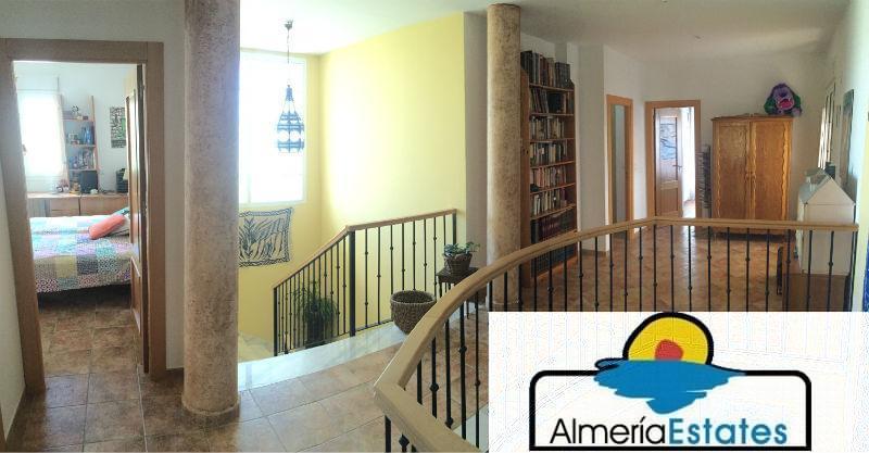 For sale of house in Vélez-Rubio