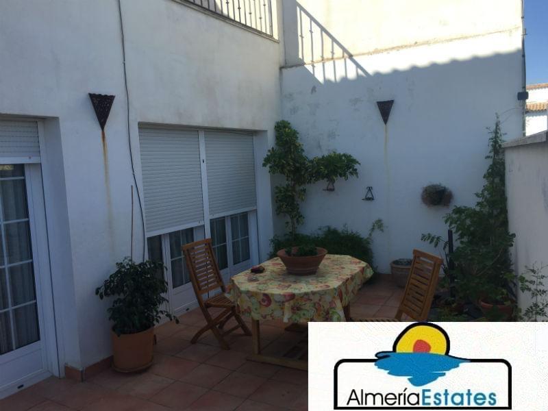 For sale of house in Vélez-Rubio