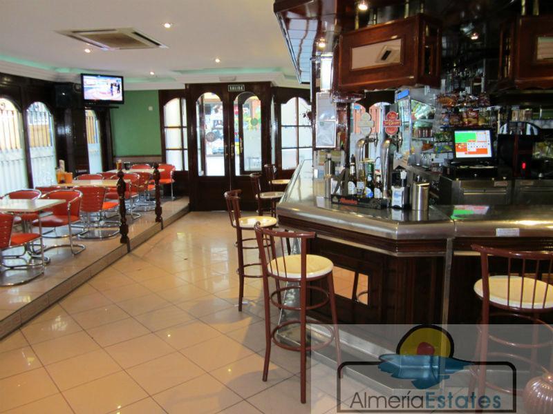 For sale of commercial in Baza