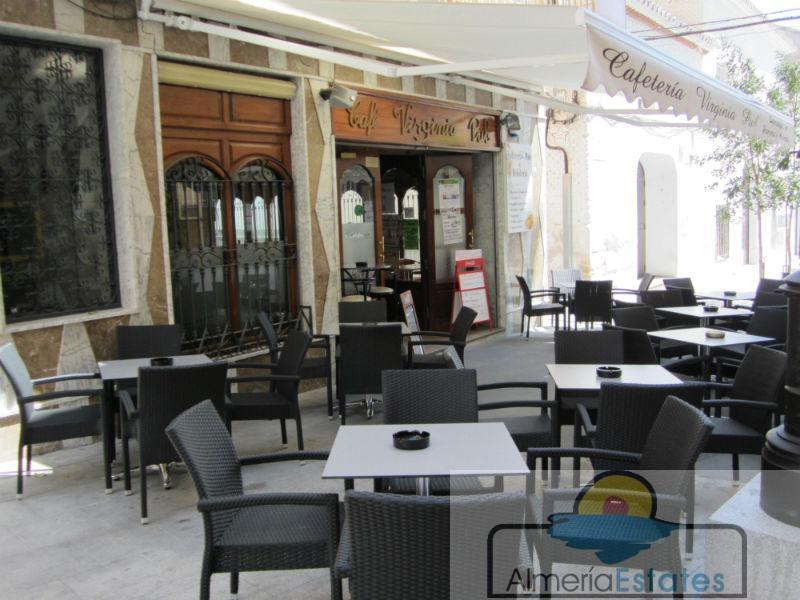 For sale of commercial in Baza