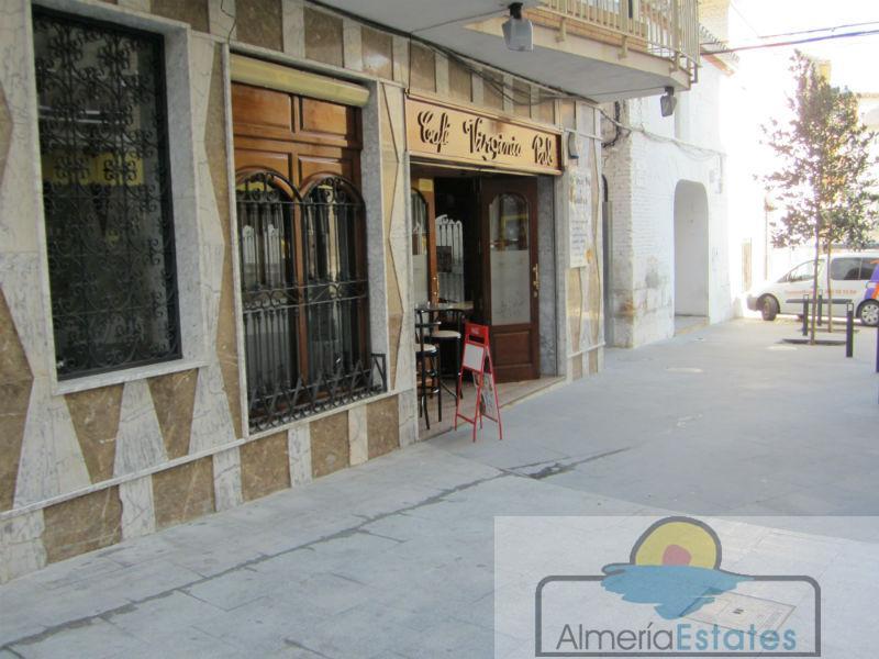 Venta de local comercial en Baza