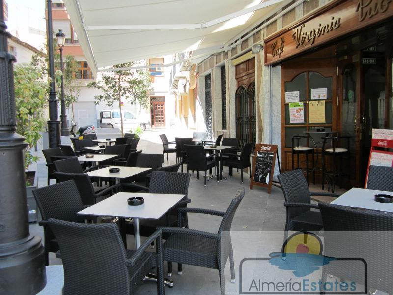 For sale of commercial in Baza