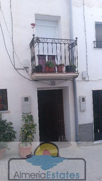 For sale of house in Urrácal