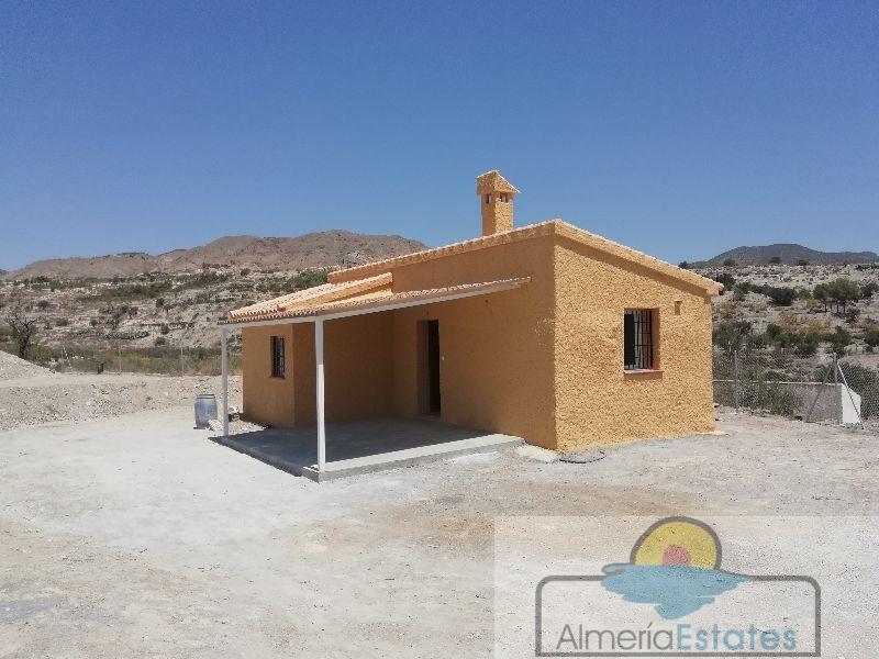 For sale of villa in Somontín