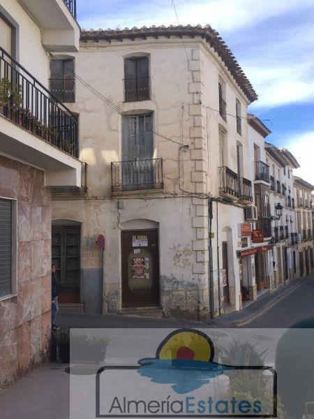 For sale of house in Vélez-Rubio