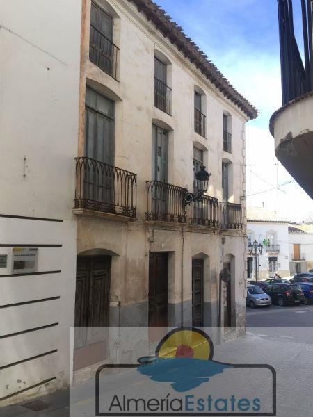 For sale of house in Vélez-Rubio