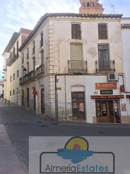 For sale of house in Vélez-Rubio