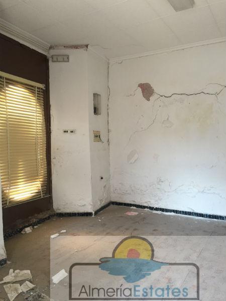 For sale of house in Vélez-Rubio
